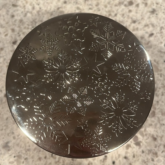 Bath & Body Works Crushed Candy Cane 3-Wick Candle - Picture 4 of 4